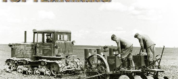 Трактор ДТ 54 в поле